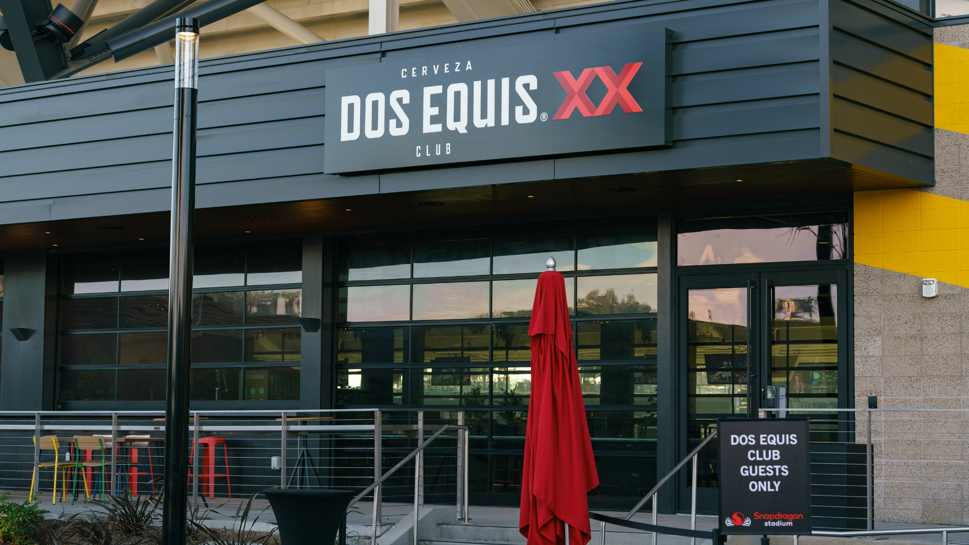 DOS EQUIS CLUB